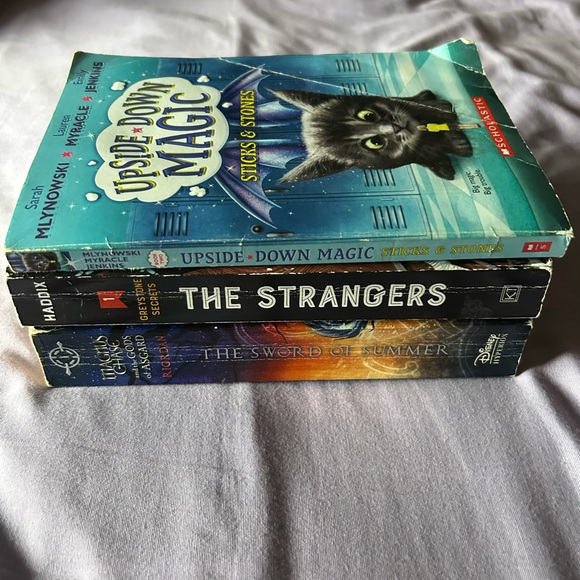 3 book bundle of Fantasy Fiction - Picture 2 of 3